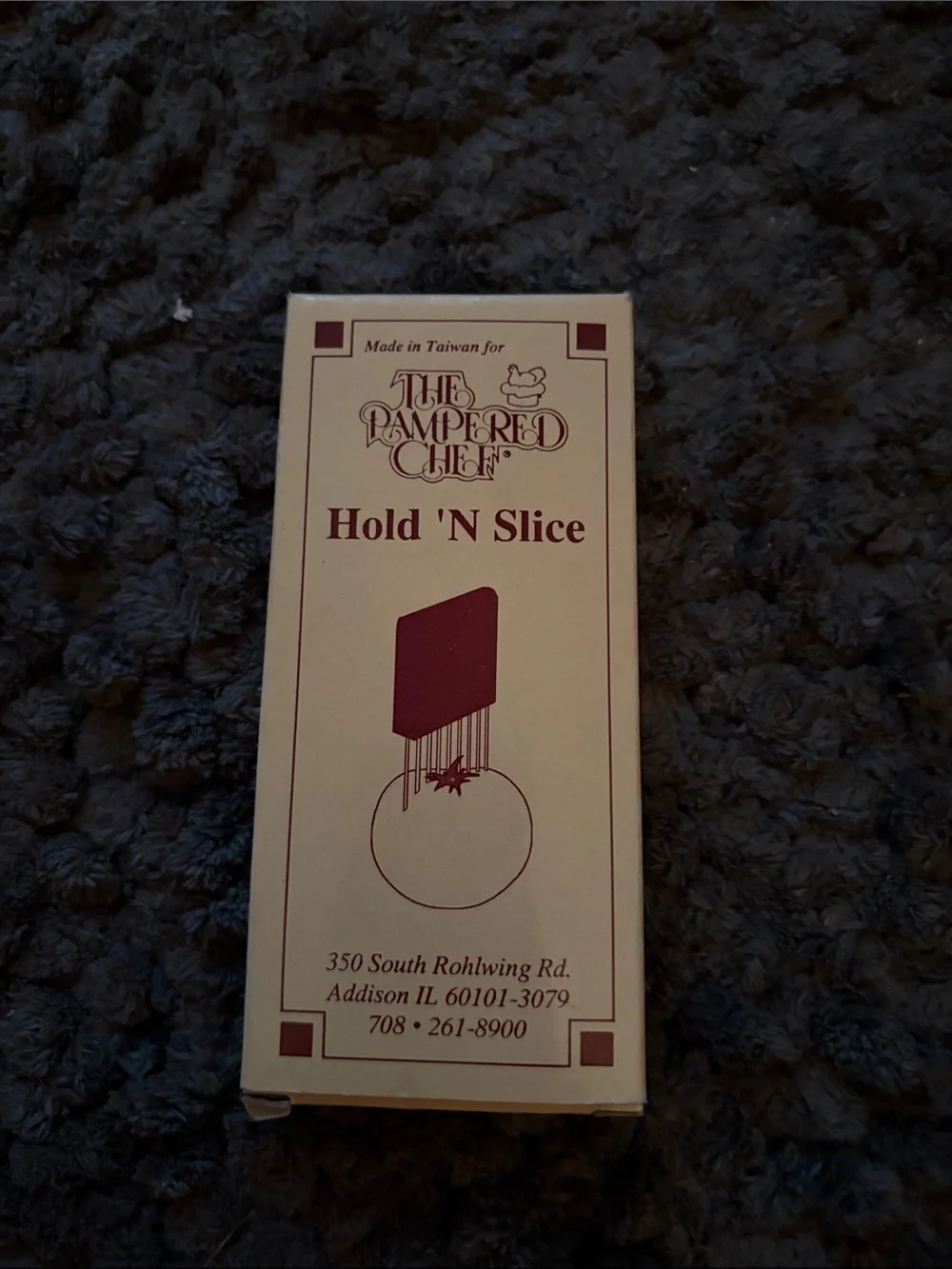 The Pampered Chef Hold 'N Slice - Cream and Maroon